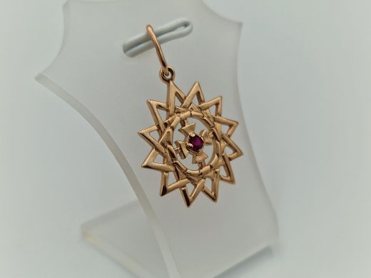 Золотой кулон с кораллом, 2.09 г