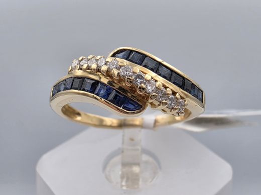 Gold ring with diamond and sapphire, 3.68 g, size 18