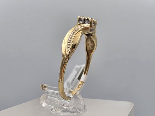 Gold ring with diamond, 1.37 g, size 17.5