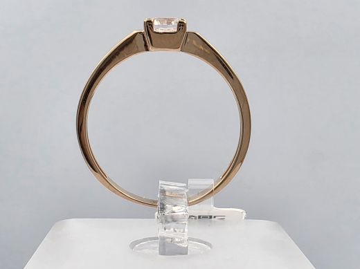 Gold ring with zircon, 2.03 g, size 18.5