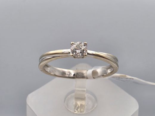 Gold ring with diamond, 1.96 g, size 17