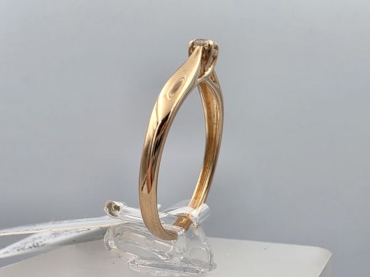 Gold ring with diamond, 1.37 g, size 16
