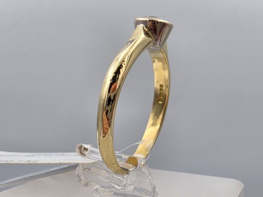 Gold ring with diamond, 3.29 g, size 17.5