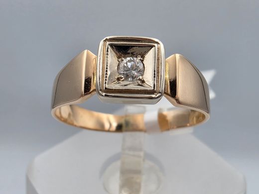 Gold ring with diamond, 2.81 g, size 17.5