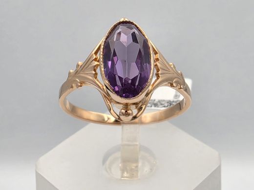 Gold ring with corundum, 3.59 g, size 19.5