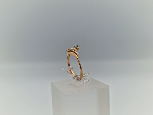 Zelta gredzens ar briljantu un safīru, 2.09 g, izm. 17.2