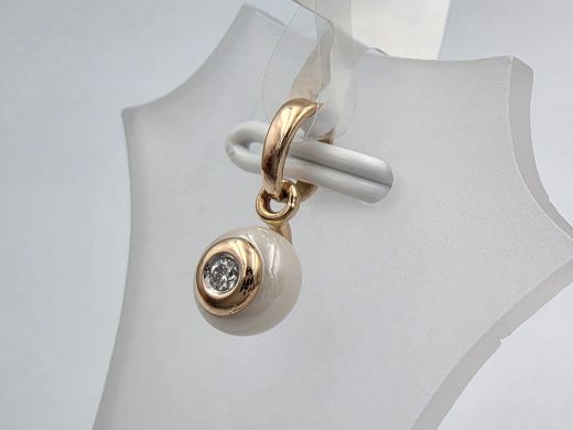 Gold pendant with diamond, 1.06 g