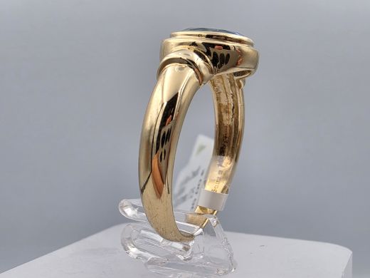 Gold ring with topaz