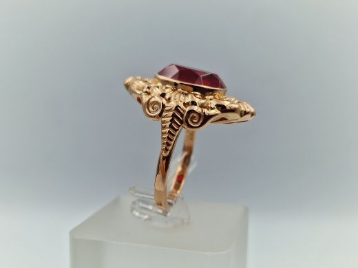 Zelta gredzens ar koraļļi, 7.29 g, izm. 18.5