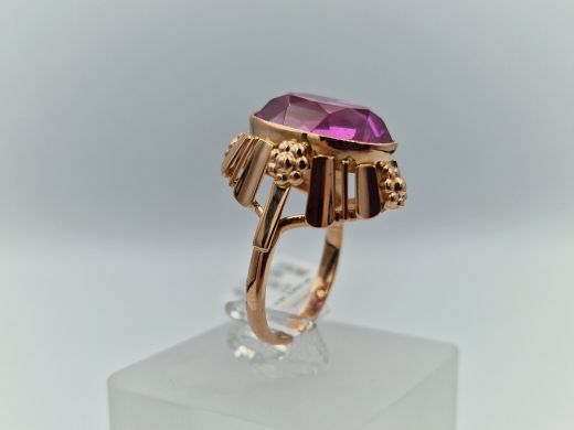 Zelta gredzens ar koraļļi, 7.54 g, izm. 17.5