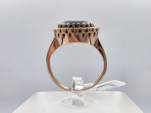 Gold ring with zircon