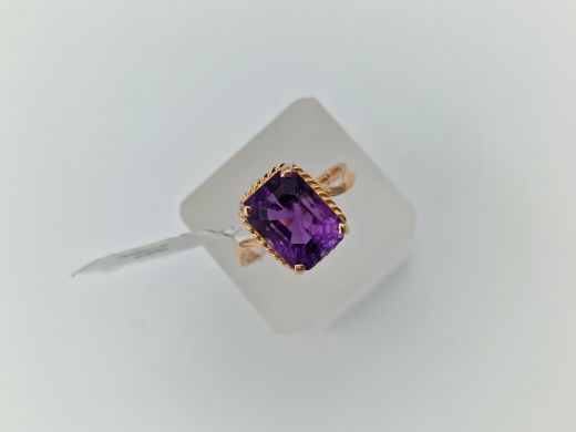 Zelta gredzens ar ametistu, 5.22 g, izm. 19