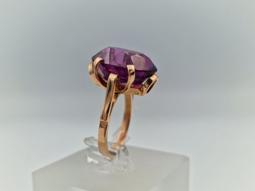 Zelta gredzens ar koraļļi, 6.53 g, izm. 16