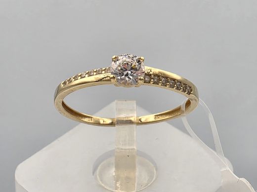 Gold ring with zircon, 1.05 g, size 17