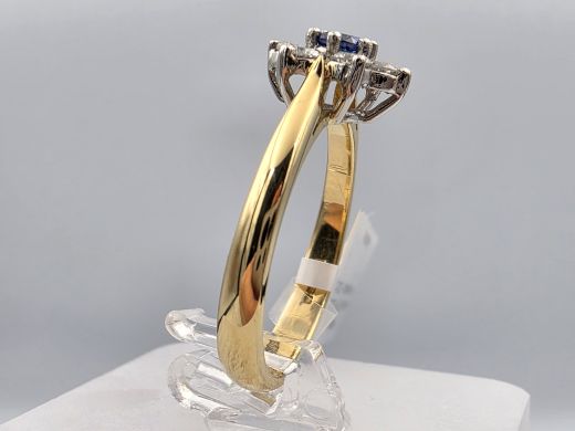 Gold ring with diamond and sapphire, 3.92 g, size 17