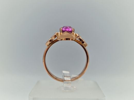 Zelta gredzens ar koraļļi, 3.91 g, izm. 18.5