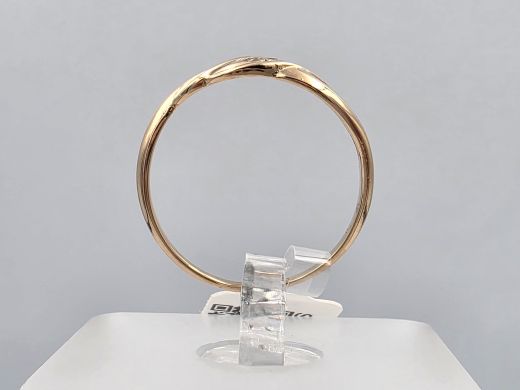Gold ring with zircon