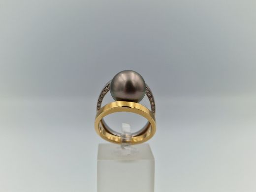 Zelta gredzens ar briljantu, 12.19 g, izm. 18