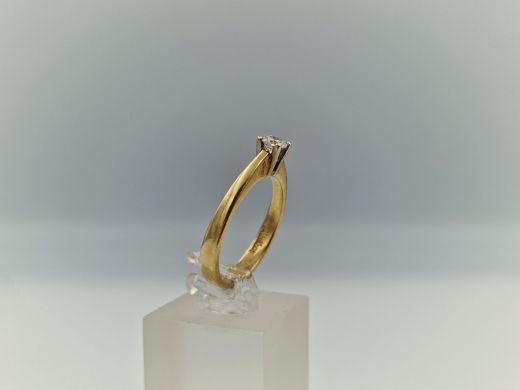 Zelta gredzens ar cirkoniju, 3.23 g, izm. 17.5
