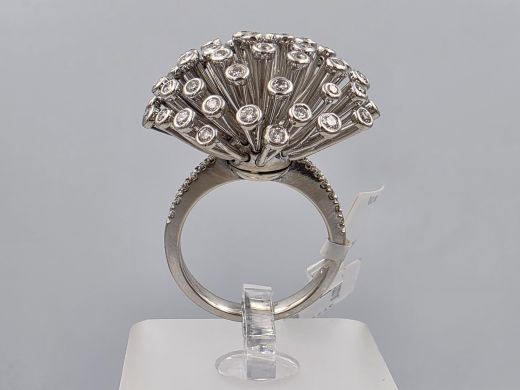 Gold ring with diamond, 13.19 g, size 17