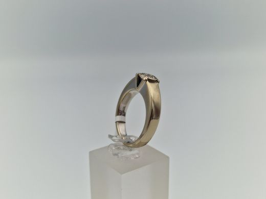 Zelta gredzens ar briljantu, 8.81 g, izm. 17.5