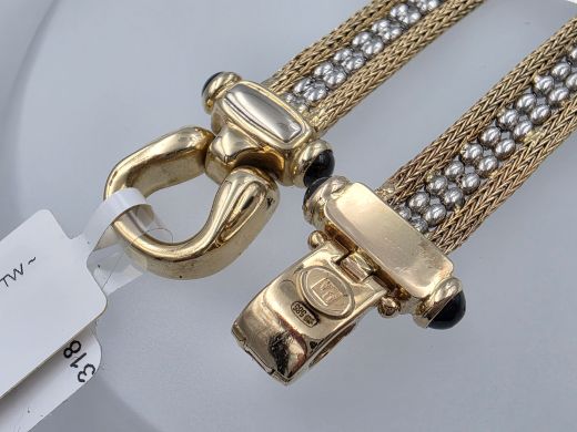 Gold necklace with sapphires
