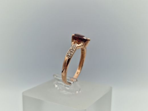 Zelta gredzens ar briljantiem un granātiem, 1.8 g, izm. 16.5