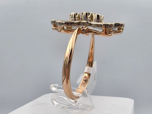 Gold ring with diamonds