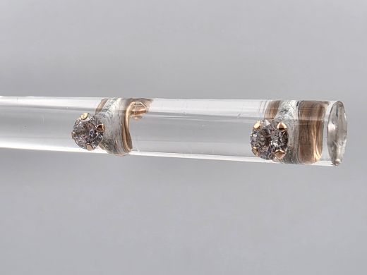Золотые серьги с цирконом, 0.31 г