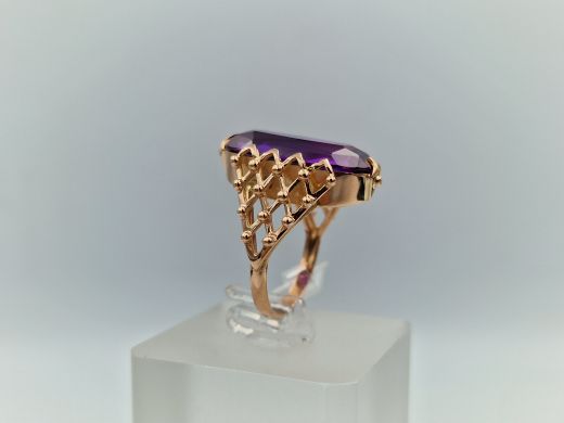 Zelta gredzens ar koraļļi, 7.3 g, izm. 17