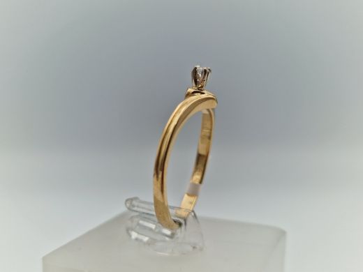 Золотое кольцо с бриллиантом, 2.25 г, разм. 17.5