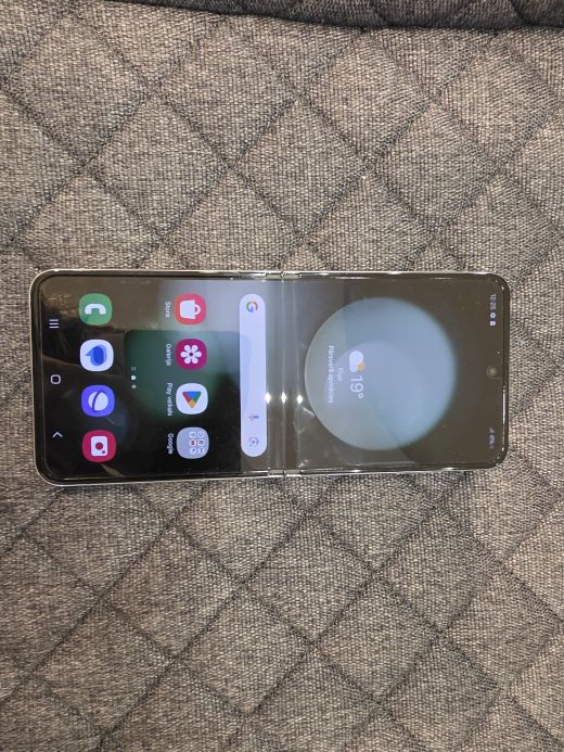 Samsung Z Flip 5 0.25 gb