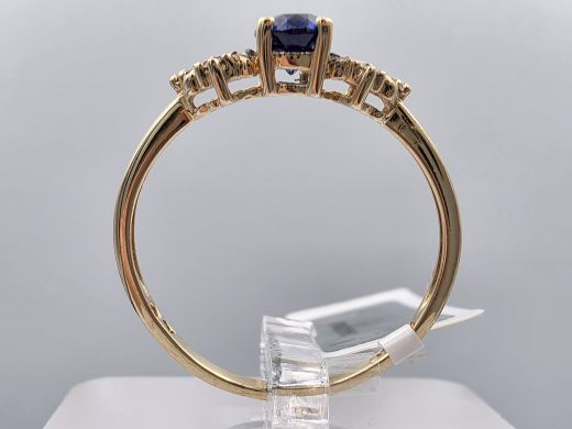 Gold ring with sapphire, 1.47 g, size 17
