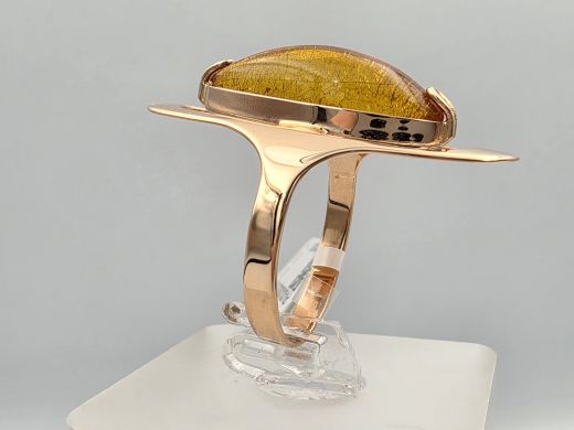 Gold ring with amber, 3.54 g, size 18.5