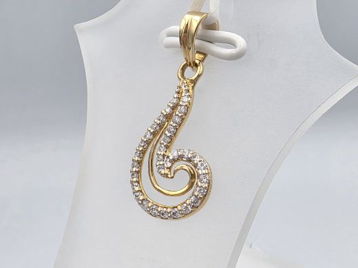 Gold pendant with diamonds