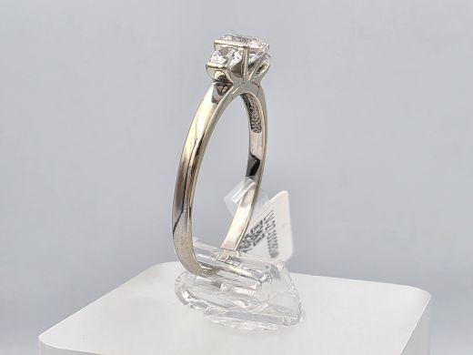 Gold ring with zircon, 1.90 g, size 17