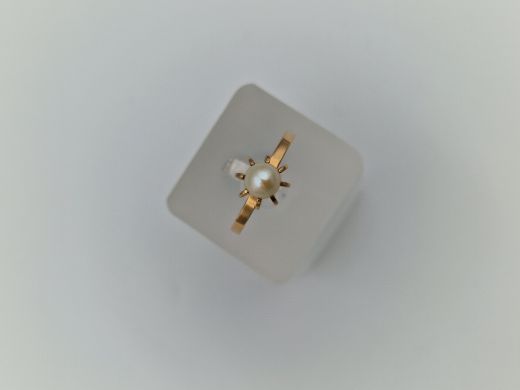 Золотое кольцо, 2.23 г, разм. 19