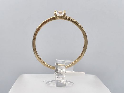 Gold ring with zircon, 1.05 g, size 17