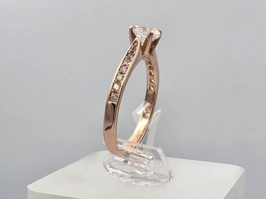 Gold ring with zircon