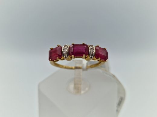 Zelta gredzens ar briljantu un smaragdu, 1.97 g, izm. 17.2