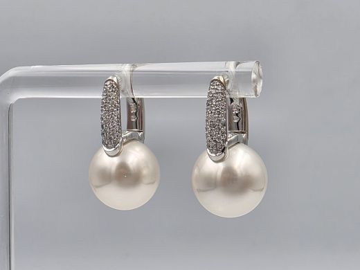Gold earrings with diamond, 6.60 g