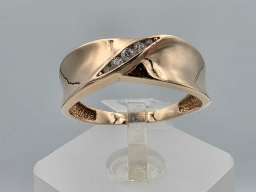 Gold ring with zircon