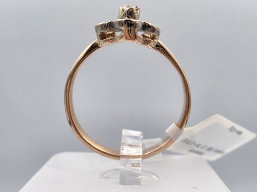 Gold ring with diamonds