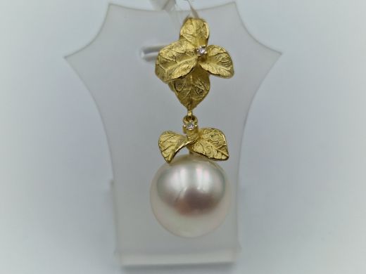 Zelta kulons ar briljantiem, 5.97 g