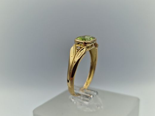 Zelta gredzens ar peridotu un cirkoniju, 2.03 g, izm. 17.5