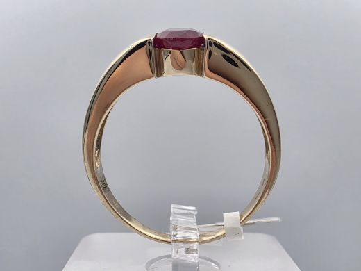 Gold ring with ruby, 4.17 g, size 21