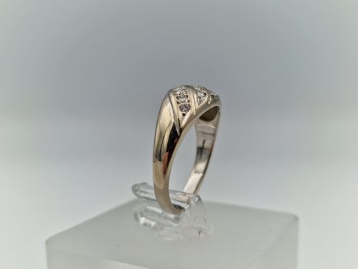 Золотое кольцо с бриллиантом, 2.91 г, разм. 16