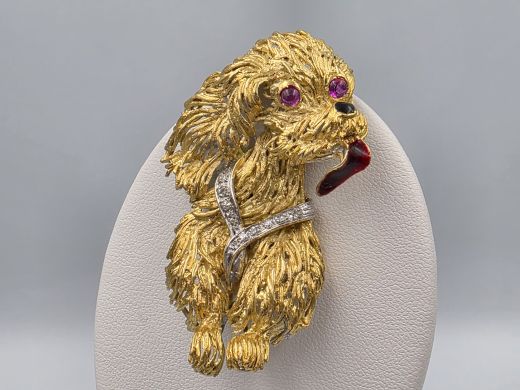 Gold brooch with ruby, 16.00 g