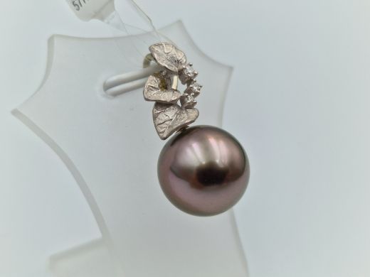 Zelta kulons ar briljantiem, 4.87 g