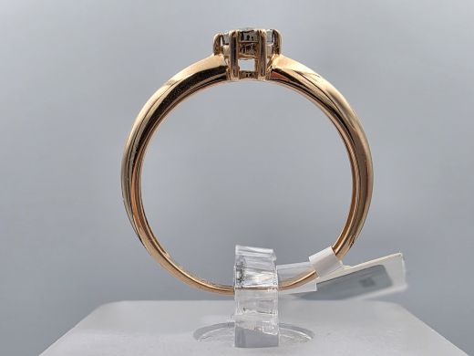 Gold ring with diamonds